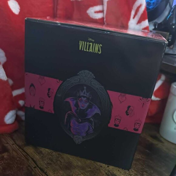 Scentsy Disney Villains Just One Bite Poison Apple Snow White Warmer - NEW - Picture 3 of 7